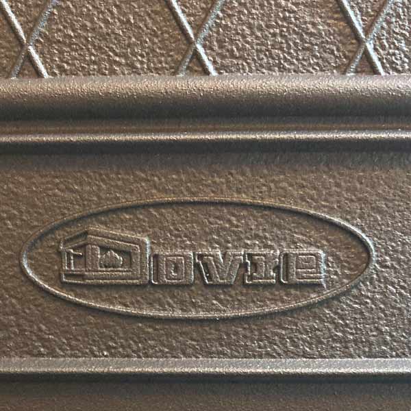 Logo op de zijkant van een Dovre 425GM