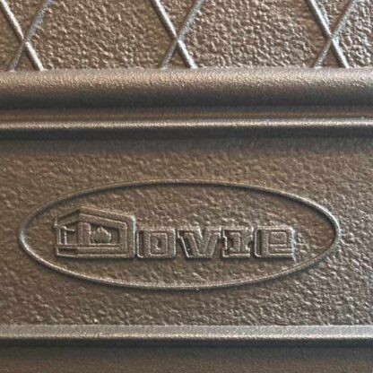 Logo op de zijkant van een Dovre 425GM