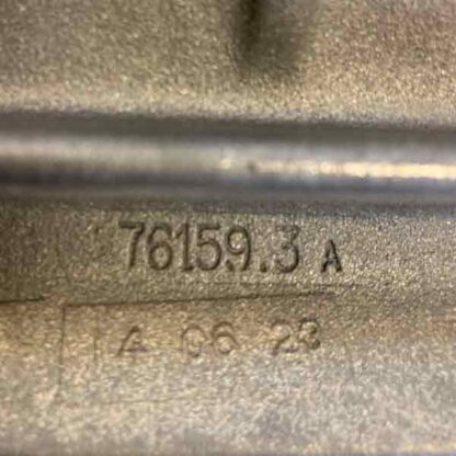 Linker vlamkeerplaat Dru 64 kachel. Ingeslagen nummer 76159.3 A