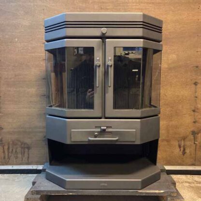 Oxford Loevestein houtkachel met veel vuurzicht. Plaatstalen kachel met convectie warmte.