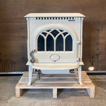 Wit geëmailleerde Jotul F3 CB houtkachel.