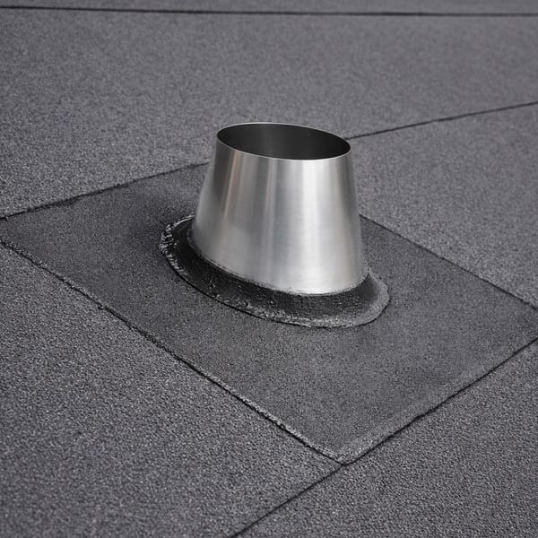 Dakplaat 150-200mm dubbelwandige dakdoorvoer voor schuin dak. Plakplaat onder dakleer geplakt.